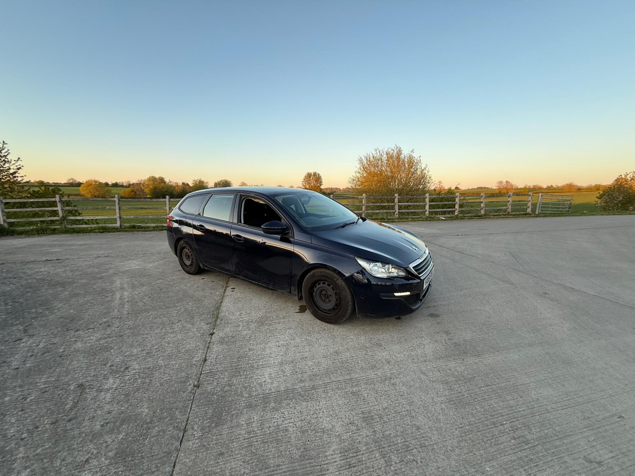 Peugeot 308 SW 1.6 BlueHDi Access Euro 6 (s/s) 5dr — photo 48 of 84